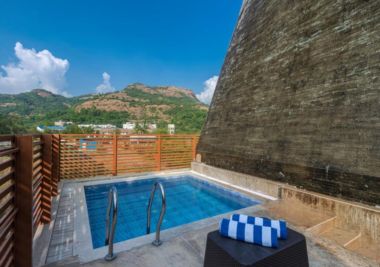 Saffronstays Urja, Lonavala - Private Villa With 2 Pools, Spa Room, Private Elevator & Waterfall Dış mekan fotoğraf