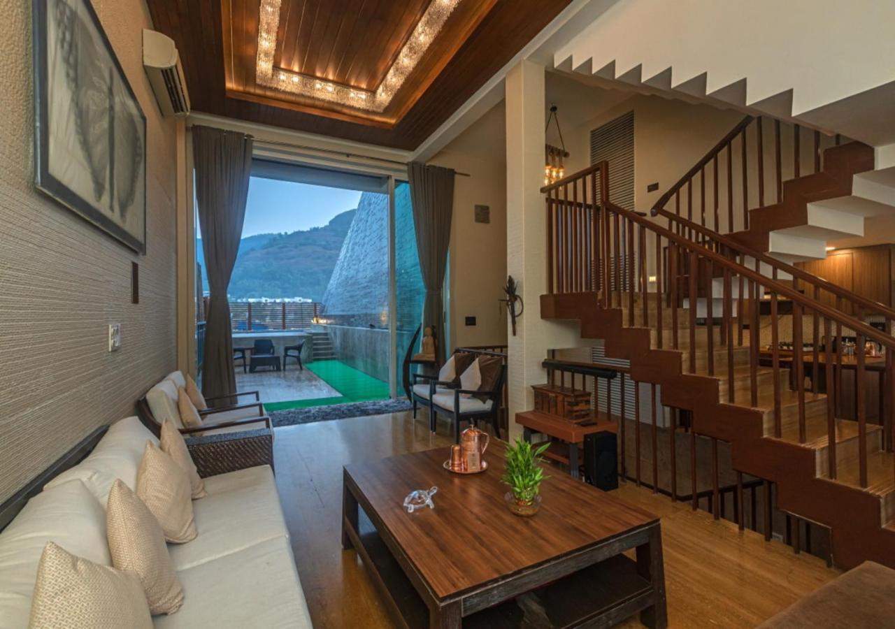 Saffronstays Urja, Lonavala - Private Villa With 2 Pools, Spa Room, Private Elevator & Waterfall Dış mekan fotoğraf